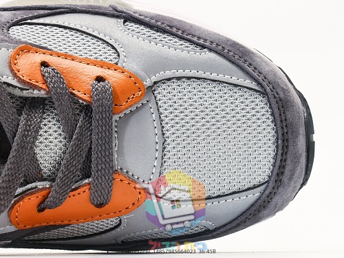 New Balance 992 in grauem Wildleder 22