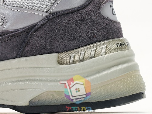 New Balance 992 in grauem Wildleder 23