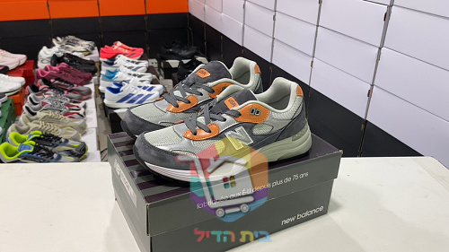 New Balance 992 in grauem Wildleder 30