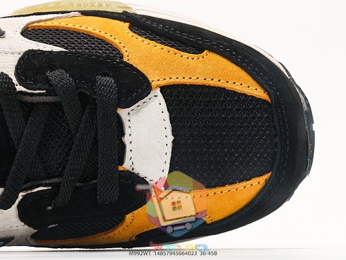 New Balance 992 in grauem Wildleder 32