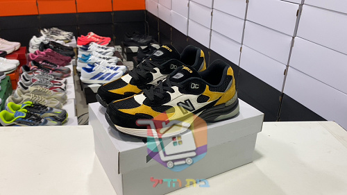 New Balance 992 in grauem Wildleder 40