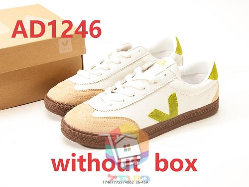 VEJA Volley in Creme mit grünem V 10