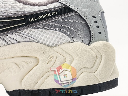 Retro-Laufschuhe ASICS in Silber und Weiß 3