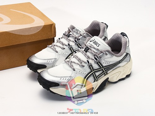 Retro-Laufschuhe ASICS in Silber und Weiß 10