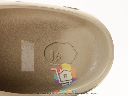BAPE Pantoletten mit geprägtem Logo 9