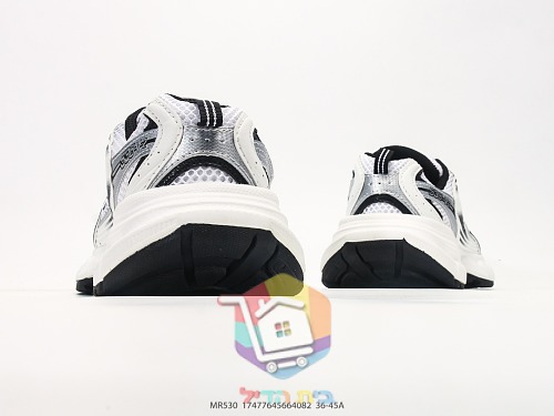 New Balance 530 Laufschuhe mit metallischem N 4