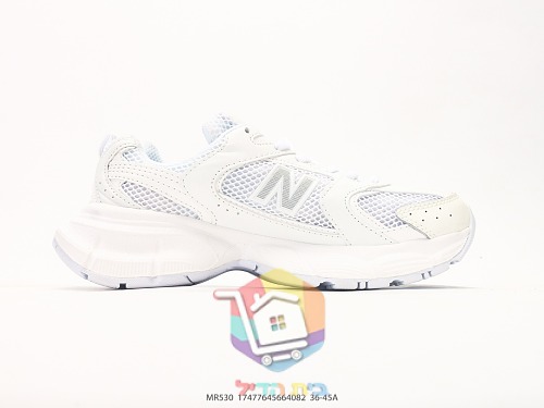 New Balance 530 Laufschuhe mit metallischem N 17