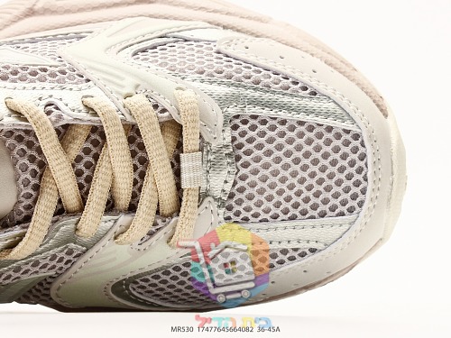 New Balance 530 Laufschuhe mit metallischem N 20