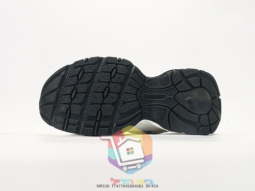New Balance 530 Laufschuhe mit metallischem N 33