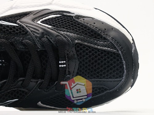 New Balance 530 Laufschuhe mit metallischem N 38