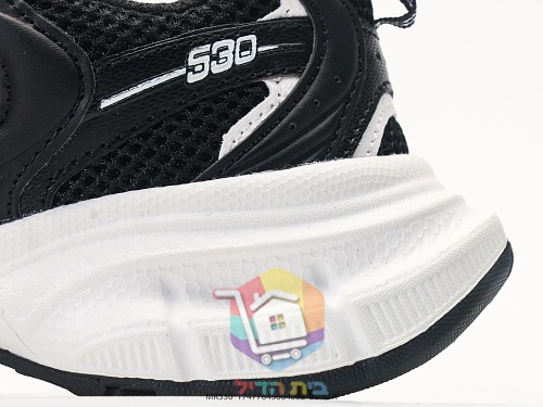 New Balance 530 Laufschuhe mit metallischem N 39