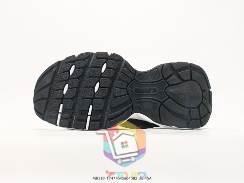 New Balance 530 Laufschuhe mit metallischem N 42