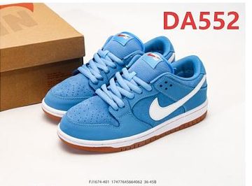 Die Farbe mit dem Code DA552