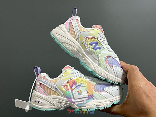 נעלי New Balance 530 לילדים בתשעה גוונים 8