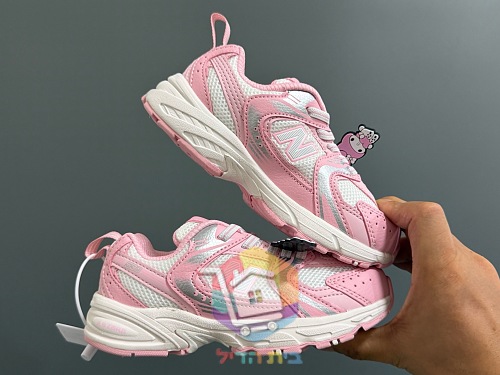 נעלי New Balance 530 לילדים בתשעה גוונים 21