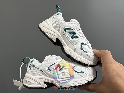 נעלי New Balance 530 לילדים בתשעה גוונים 23