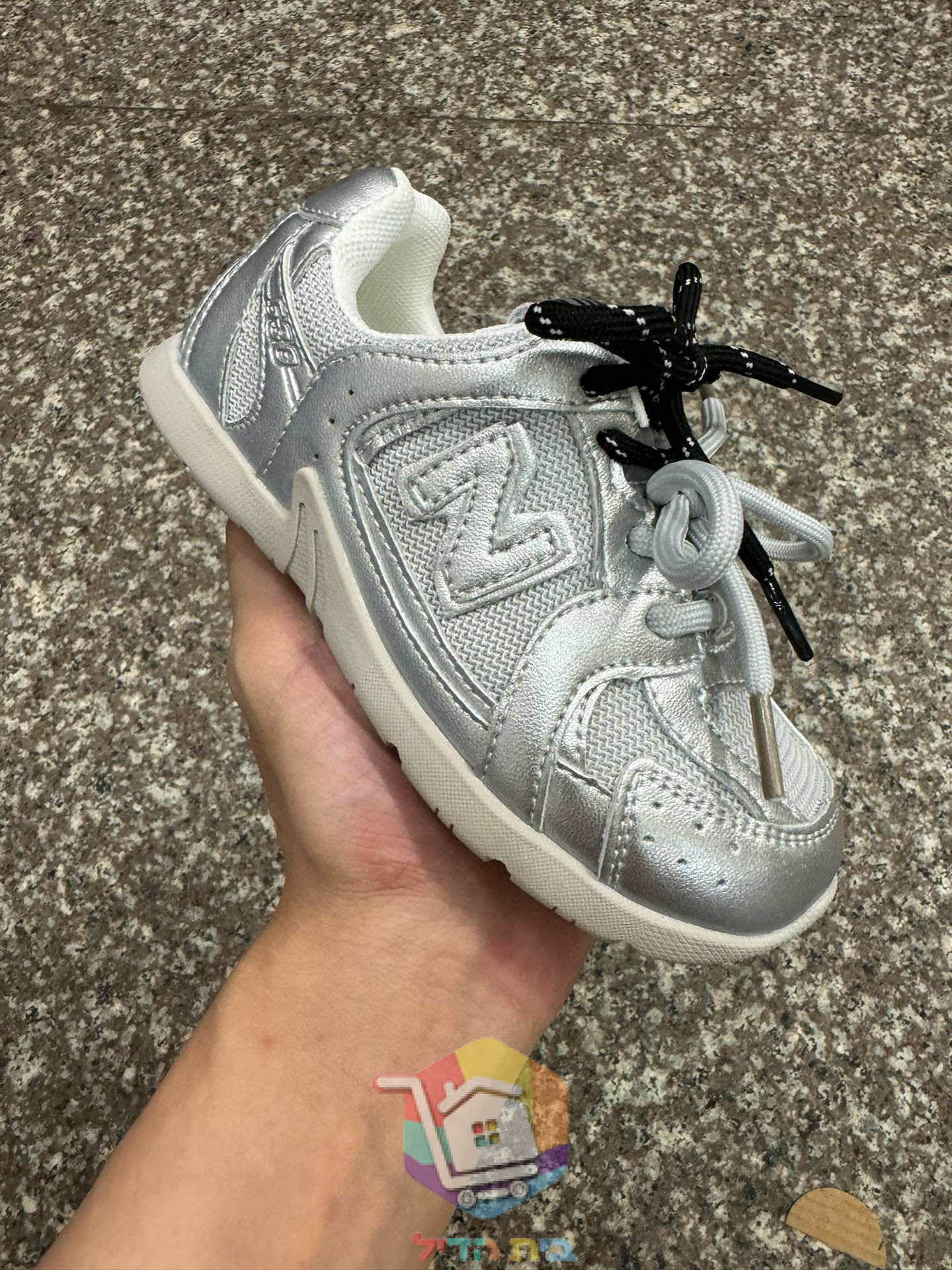 נעלי Miu Miu x New Balance 530 SL לילדים בשישה גוונים