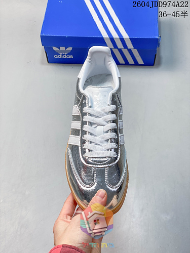 נעלי adidas Samba OG בארבעה גוונים 28