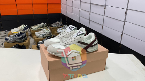 נעלי Miu Miu מזמש בארבעה גוונים 30