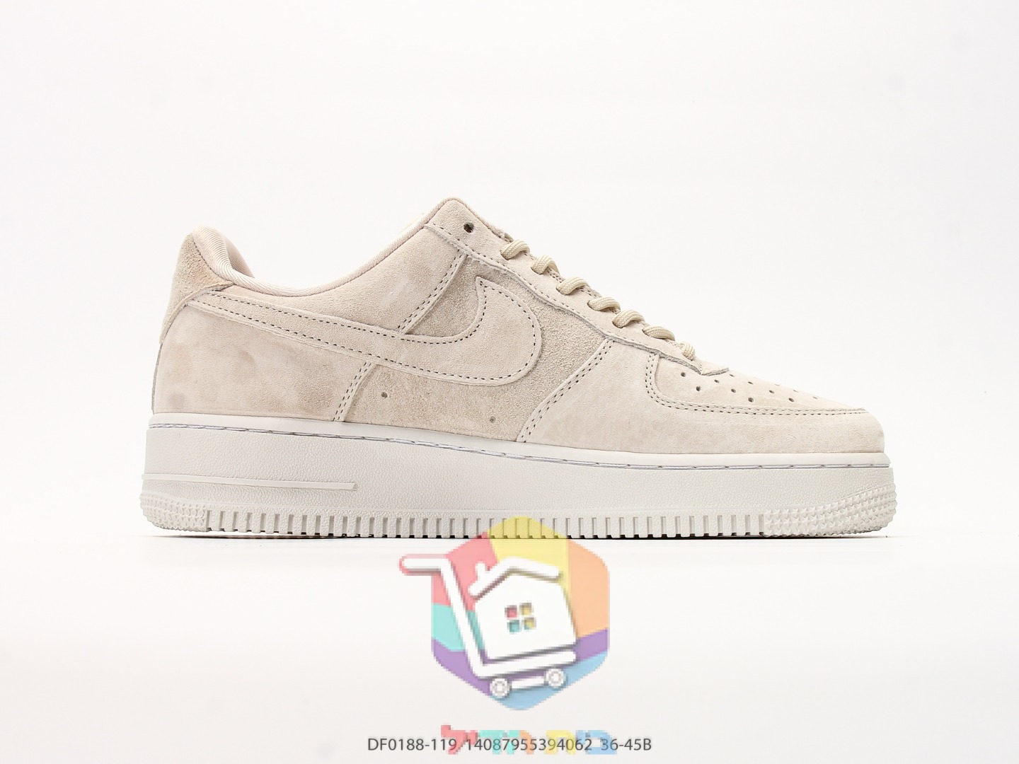 נעלי Nike Air Force 1 Low זמש שמנת עם לוגו Supreme