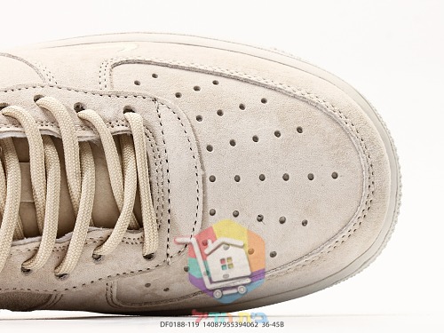 נעלי Nike Air Force 1 Low זמש שמנת עם לוגו Supreme 1