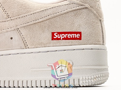 נעלי Nike Air Force 1 Low זמש שמנת עם לוגו Supreme 2