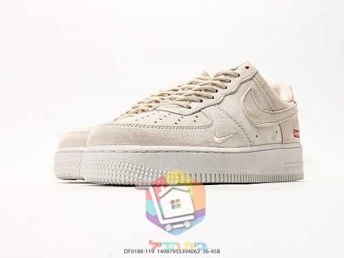 נעלי Nike Air Force 1 Low זמש שמנת עם לוגו Supreme 4