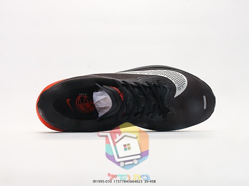 Nike Laufschuhe in Schwarz mit roter Sohle 6