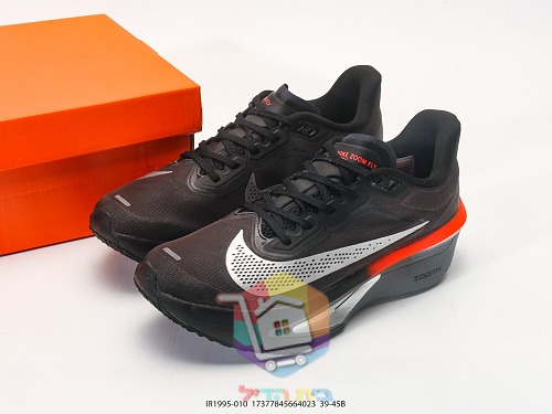 Nike Laufschuhe in Schwarz mit roter Sohle 10