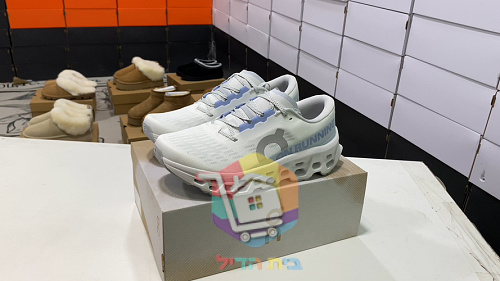 Scarpe da running On Cloudmonster 3, bianco in tre colorazioni 1