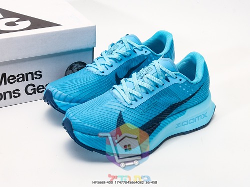 Nike ZoomX Laufschuhe in Hellblau 10
