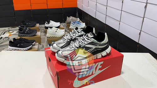 Sneakers Nike Zoom Skylon 11, quattro colorazioni 30