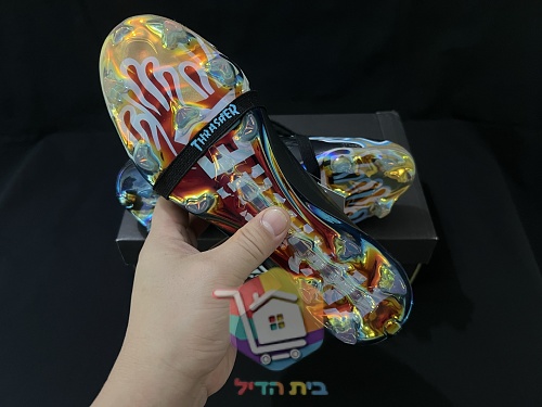 נעלי כדורגל adidas Predator x Thrasher, שחור עם להבות 1
