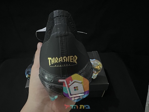 נעלי כדורגל adidas Predator x Thrasher, שחור עם להבות 2