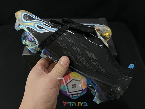נעלי כדורגל adidas Predator x Thrasher, שחור עם להבות 10