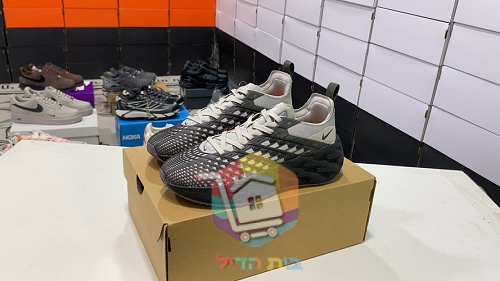 Sneakers Nike Ava Edge, grigio e nero 1
