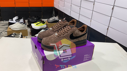 Sneakers Nike SB Air Force 1 Low, camoscio marrone e nero 1