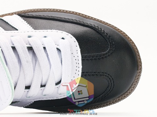 Sneakers adidas in due modelli, Samba LT e Samba Wales Bonner con borchie 11