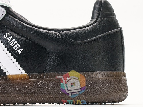 Sneakers adidas in due modelli, Samba LT e Samba Wales Bonner con borchie 12