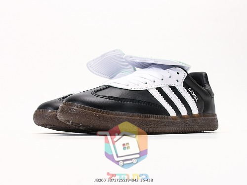 Sneakers adidas in due modelli, Samba LT e Samba Wales Bonner con borchie 14