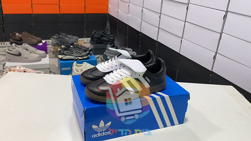 Sneakers adidas in due modelli, Samba LT e Samba Wales Bonner con borchie 19