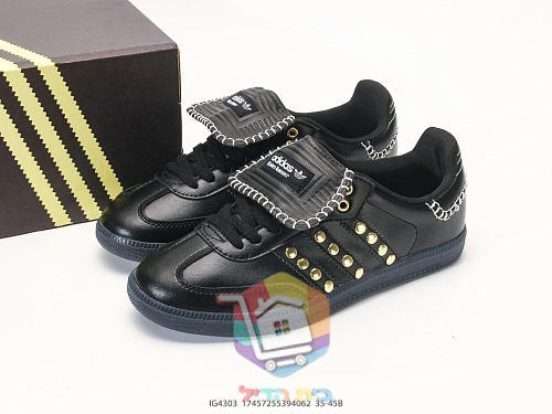 Sneakers adidas in due modelli, Samba LT e Samba Wales Bonner con borchie 20
