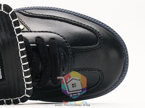 Sneakers adidas in due modelli, Samba LT e Samba Wales Bonner con borchie 21
