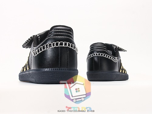 Sneakers adidas in due modelli, Samba LT e Samba Wales Bonner con borchie 23