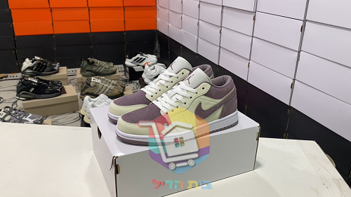 נעלי Air Jordan 1 Low בורדו ושמנת, בורדו ואפור 1
