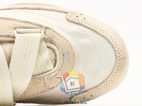 adidas Schuhe mit Riemen in Sand 2
