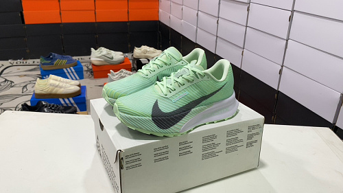 Nike Trailschuhe in Mintgrün 9