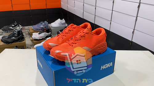 נעלי שטח HOKA כתום ניאון 9
