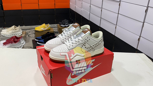 נעלי Nike Dunk Low לנשים שנהב, חום 9
