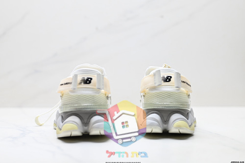 נעלי New Balance 9060 לבן, שמנת 13